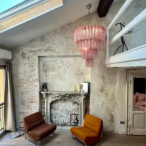 Apartamento Charming And Design Attic Loft In Coolest Area Navigli Ticinese, Milán